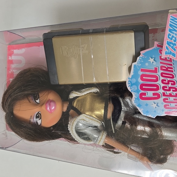 BRATZ Play Sportz Fashionably Fit Yasmin - Picture 4 of 8